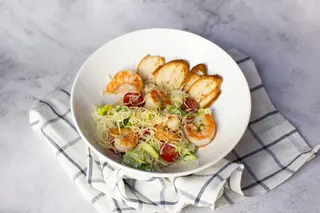 Салат "Цезарь" с креветками (240 гр.)