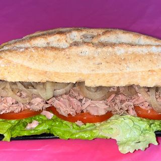 Bocadillo de Bonito completo