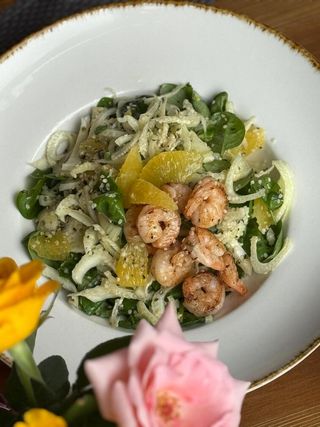 Salată cu creveți și fenel