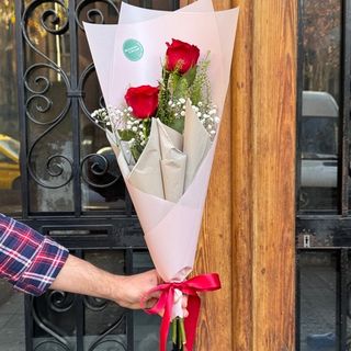 Duet of Love - Dos Rosas Rojas Que Hablan Sin Palabras