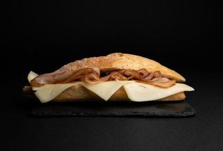 Bocadillo De Bacon Y Queso