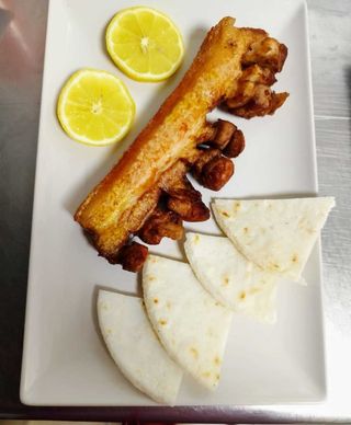 Chicharrón Con Arepa