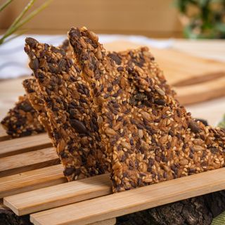 Безглутенови крекери с четири вида семена (150г)