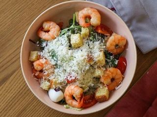 Салат Цезар з креветкою