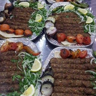 Platou kafta kebab vita cu legume la gratar