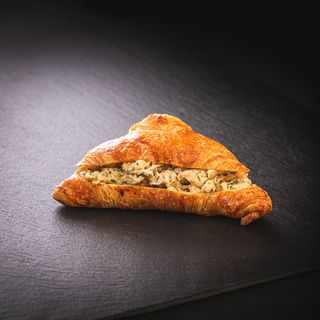 Croissant Huevos revueltos