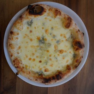 PIZZA QUATTRO FORMAGGI LA MARTI 
