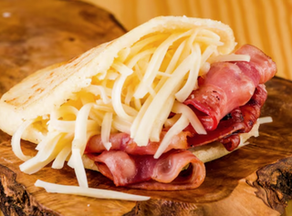 Arepa Con Jamón Y Queso