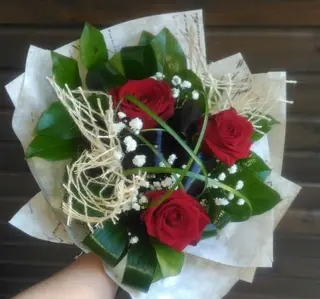 Buchet 3 trandafiri jucăuși