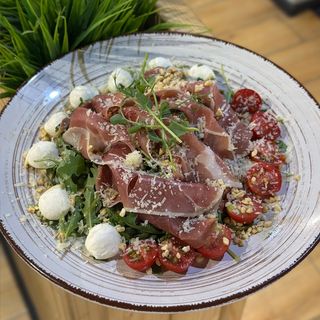 Салат з прошуто (150г)