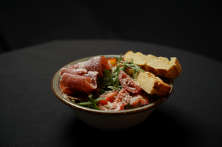 Салат з прошуто