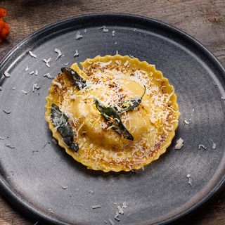 Равиоло с тыквой и креветками/ Raviolo cu dovleac și crevete