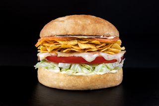 Начос бургер с картофки и Coca-cola