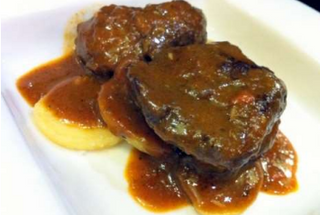 Carrillera ibérica en salsa