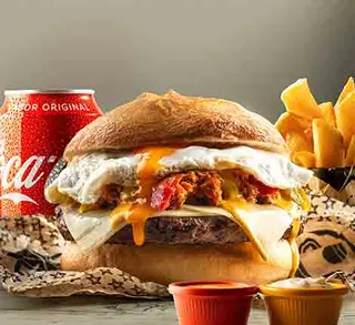 Hamburguesa Premium Chatarrera Con Patatas Caseras Y Bebida