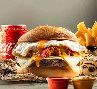 Hamburguesa Premium Chatarrera Con Patatas Caseras Y Bebida