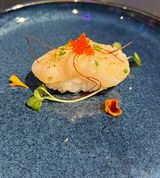 56. Nigiri de vieira flameado (2 pzs.)