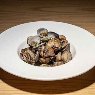 Almejas al vino blanco