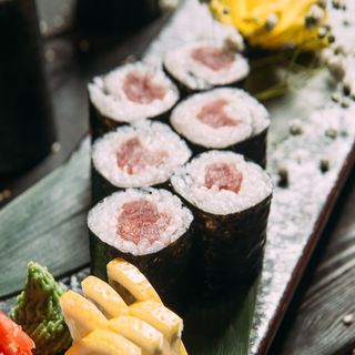 Ролл с тунцом