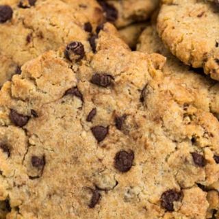 Biscuiti cu unt de arahide si ciocolata