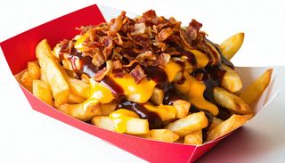 Patatas con bacon (ración)