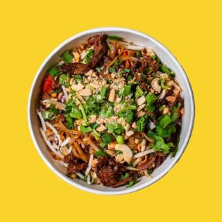Pad thai wołowina