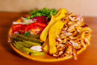 Doner de pui la farfurie