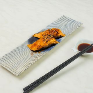 Nigiri Salmón Flameado (2 uds.)