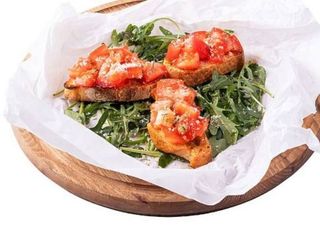 Брускети зі свіжими томатами