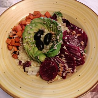 Salată cu sfeclă roşie