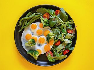 Яєшня - глазуня з перепелиних яєць (220g)