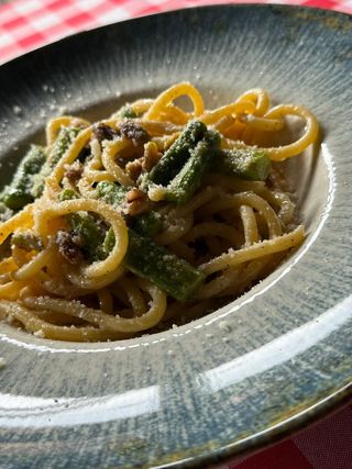 Spaghetti Ze Szparagami i Pistacjami