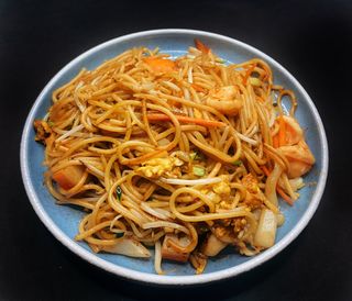 76. Spaghetti saltati con frutti di mare