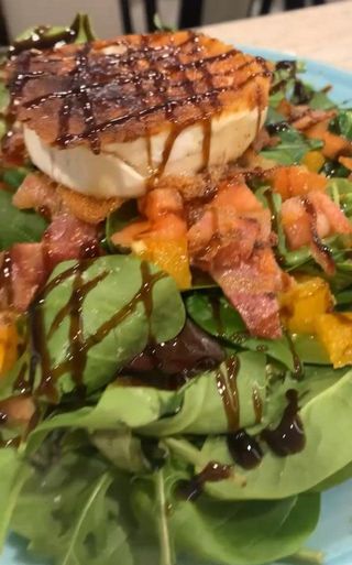 Ración De Ensalada De Queso De Cabra