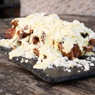 Plátano Maduro Con Carne y Queso