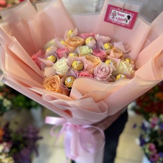 Букет с 15 бр. Рози и бонбони Фереро #289