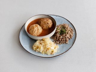 Zestaw z pulpetem drobiowym w sosie pomidorowym 