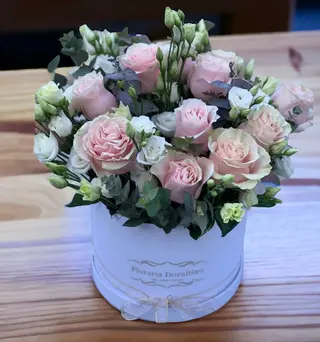 Cutie trandafiri si lisianthus 