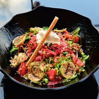 Салата с киноа (560г)