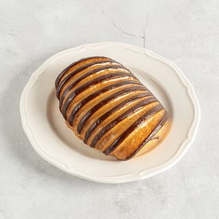 Круассан с шоколадным кремом 