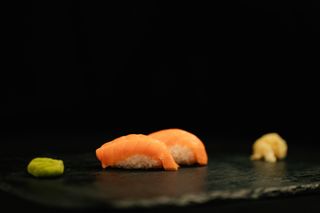 Нигири сьомга 2 бр.