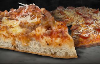 Pizza Chicago Style