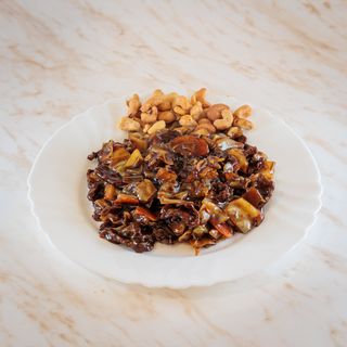 T11 - Teletina sa indijskim orahom i povrćem