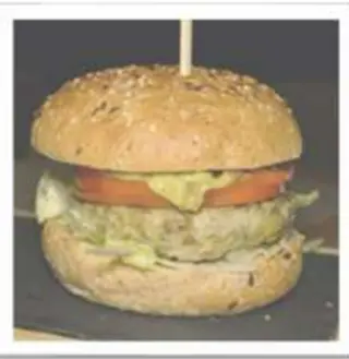 Hamburguesa Vegana de alcachofas con patatas fritas