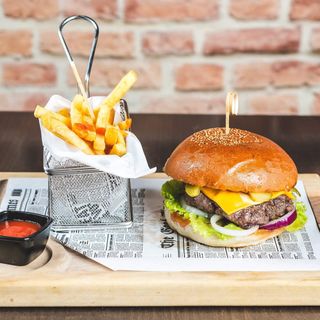 Mr. Burger CUE i pomfrit + Coca-Cola