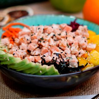 POKE SALMON BRASEADO CON PONZU
