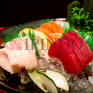 Sashimi moriawase (12 uds.) (ración)