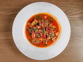 Томлена яловича гомілка (за 100g)