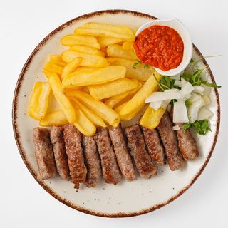 Ćevapčići s pomfritom