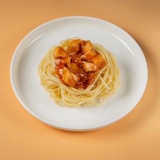 Спагеті з томатним курячим гуляшем (250г)
